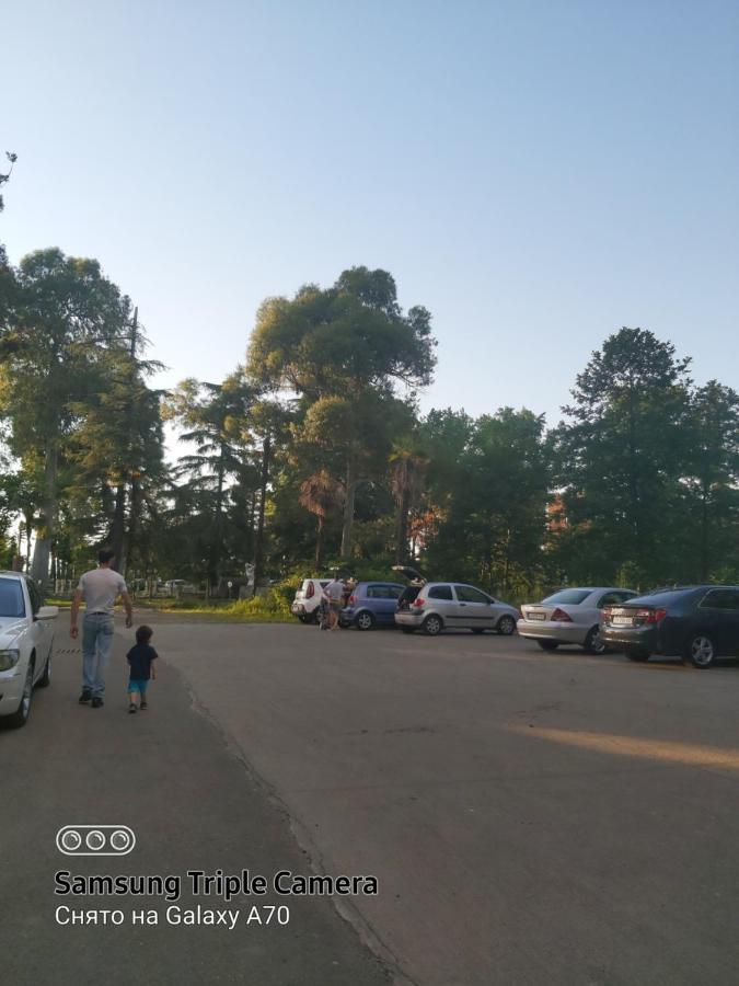 Квартира у моря с двумя балконами Батуми Экстерьер фото