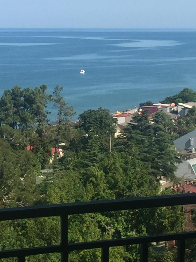Квартира у моря с двумя балконами Батуми Экстерьер фото
